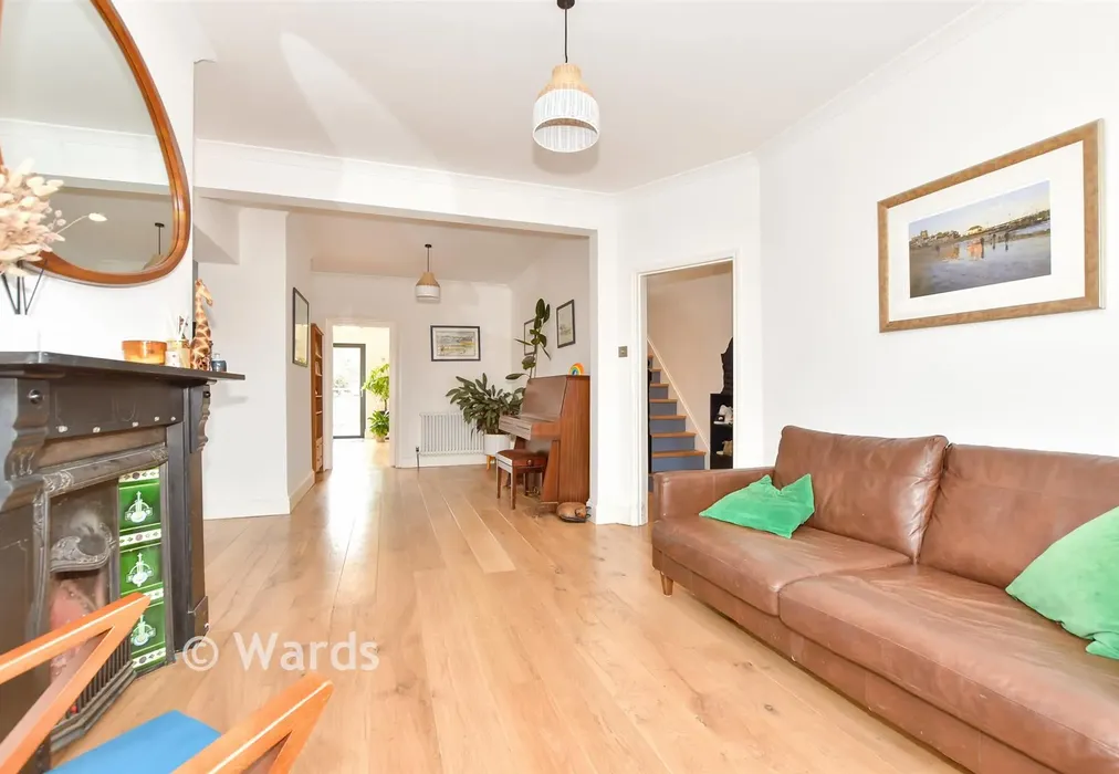 Lounge - Kings Avenue, Ramsgate, Kent - Wards of Kent