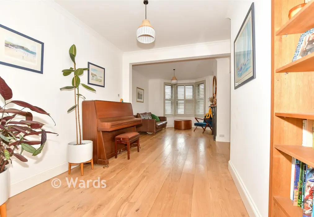 Lounge - Kings Avenue, Ramsgate, Kent - Wards of Kent