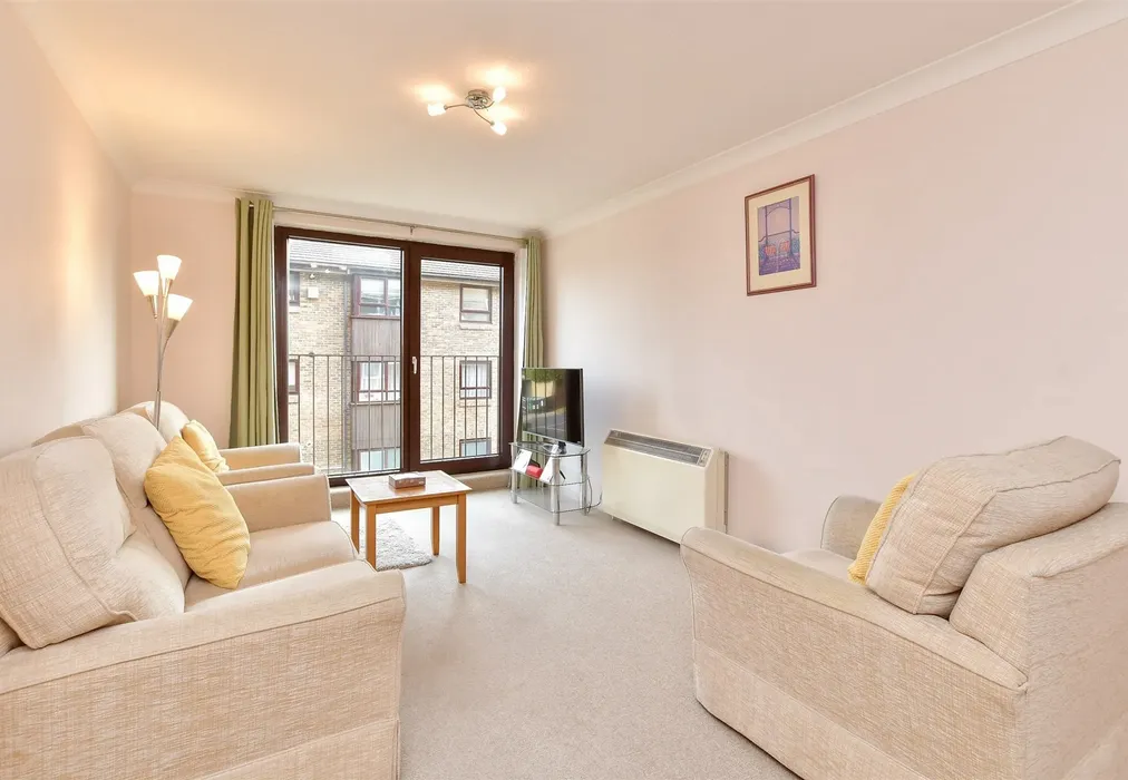Lounge/ Diner - London Road, Brighton, East Sussex - Wards of Kent