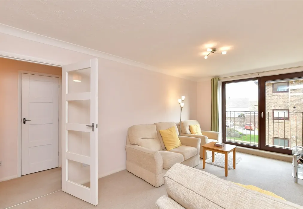 Lounge/ Diner - London Road, Brighton, East Sussex - Wards of Kent
