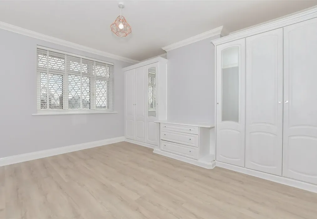 Bedroom 1 - Weavering Street, Weavering, Maidstone, Kent - Wards of Kent