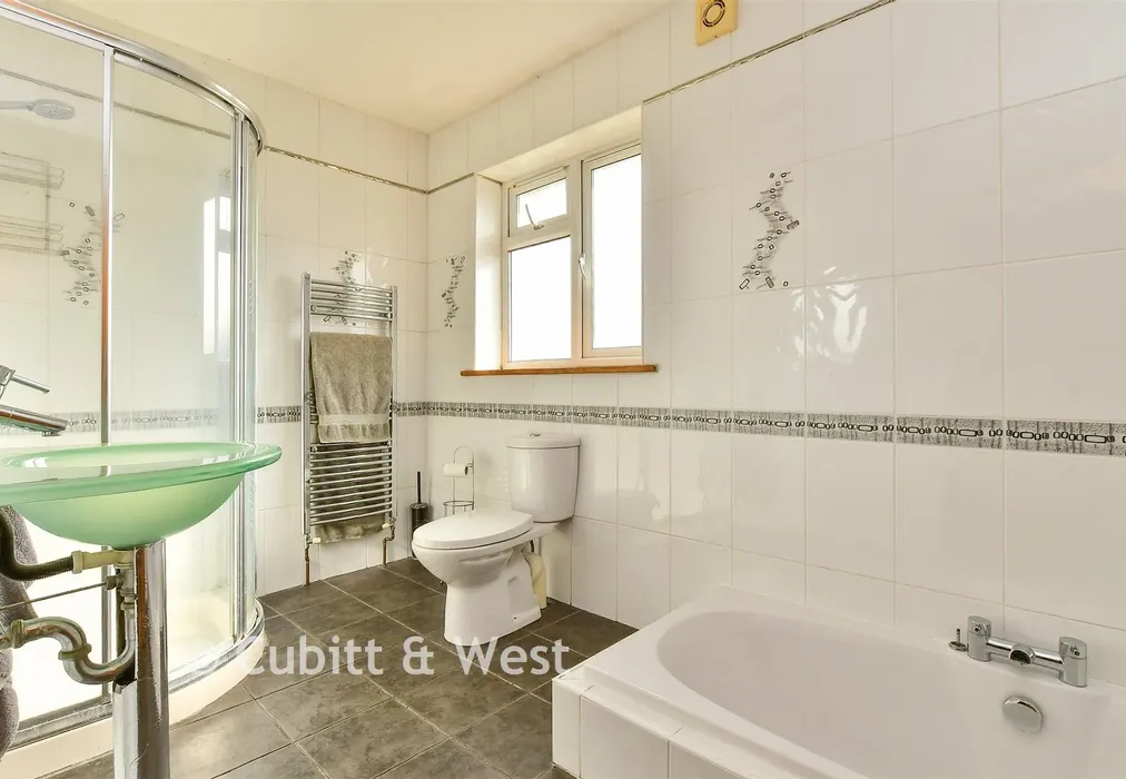 Bathroom - Northwood Avenue, Saltdean, Brighton, East Sussex - Wards of Kent