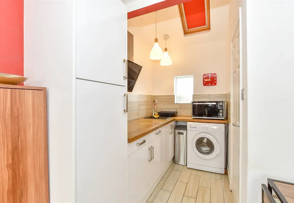 Annexe Kitchen - Henderson Road, Southsea, Hampshire - Wards of Kent
