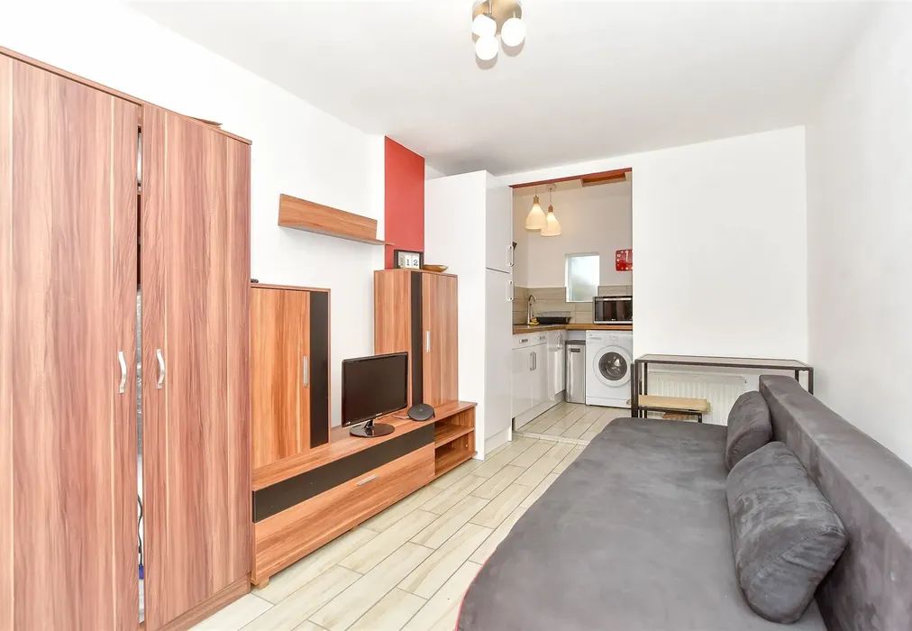 Annexe Lounge - Henderson Road, Southsea, Hampshire - Wards of Kent