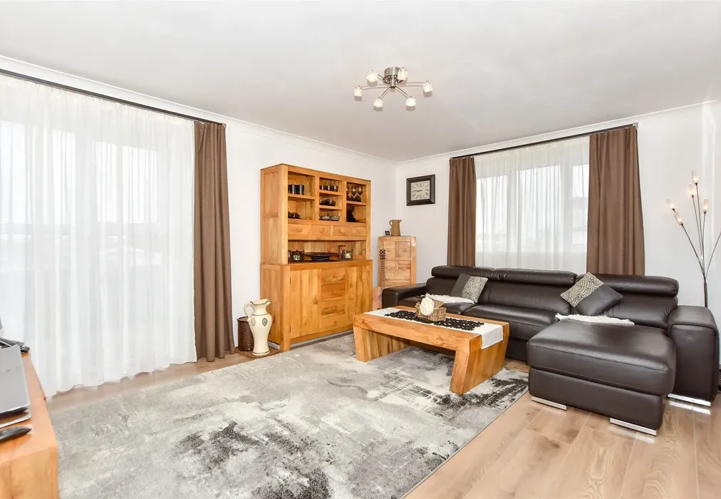 Lounge - Henderson Road, Southsea, Hampshire - Wards of Kent
