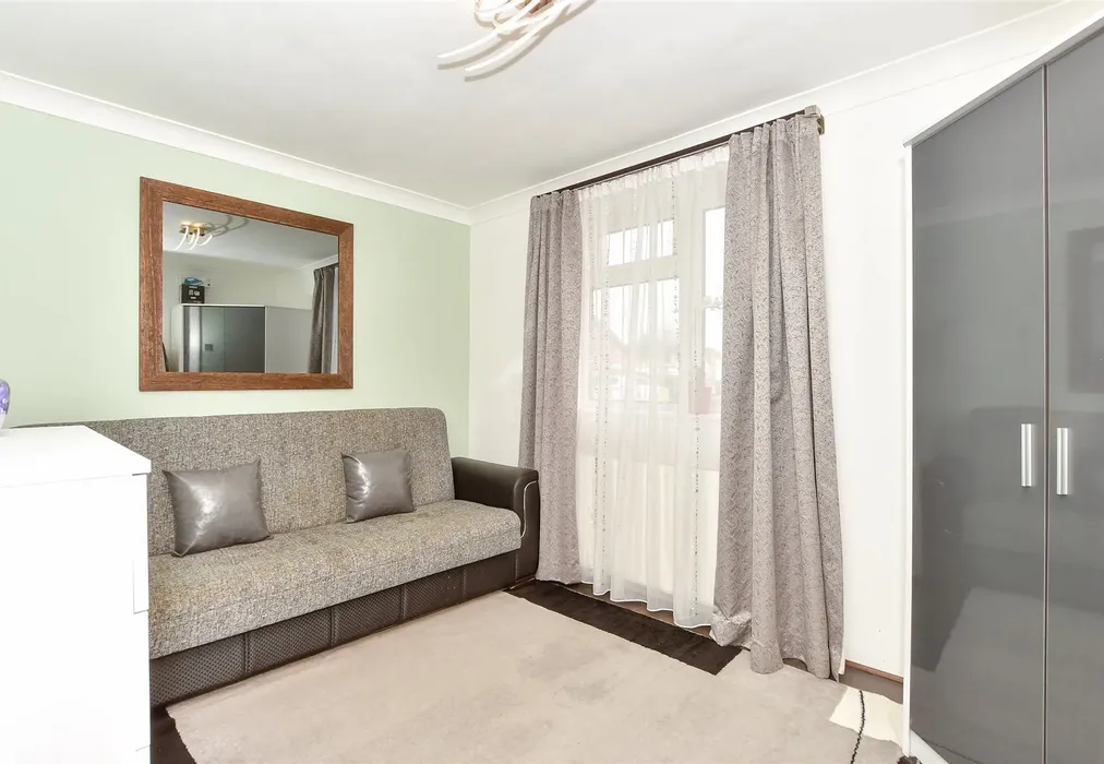 Bedroom 2 - Henderson Road, Southsea, Hampshire - Wards of Kent