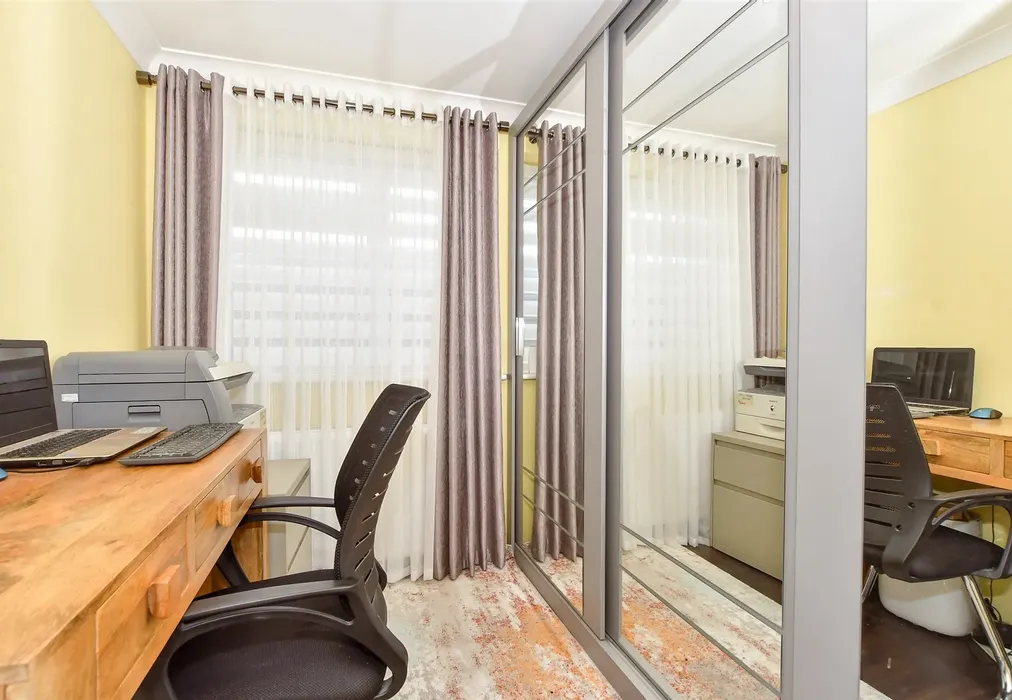 Bedroom 3 - Henderson Road, Southsea, Hampshire - Wards of Kent