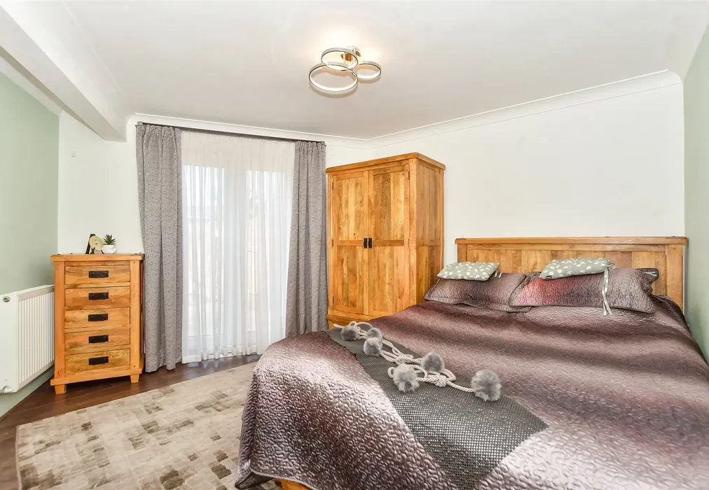 Bedroom 1 - Henderson Road, Southsea, Hampshire - Wards of Kent