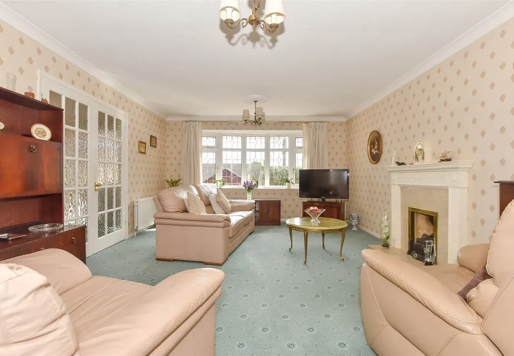 Lounge - Prince Edward Road, Billericay, Essex - Wards of Kent