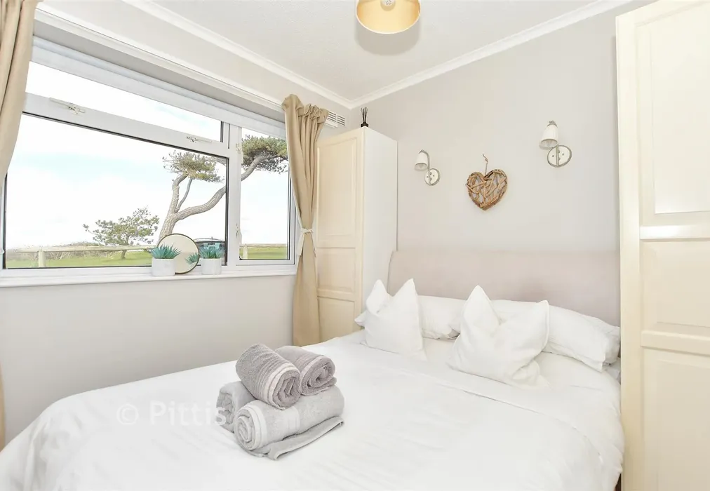Bedroom 2 - Monks Lane, Freshwater, Isle of Wight - Wards of Kent