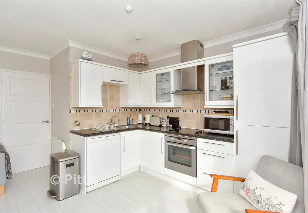Lounge/Kitchen - Monks Lane, Freshwater, Isle of Wight - Wards of Kent