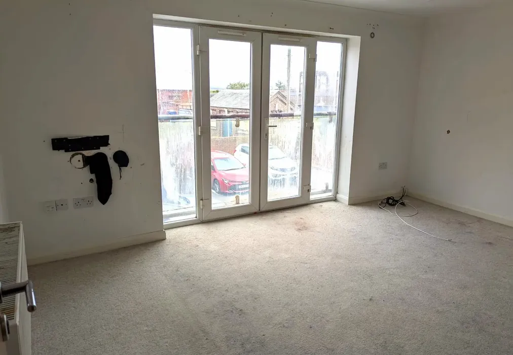 Lounge - Henderson Road, Southsea, Hampshire - Wards of Kent