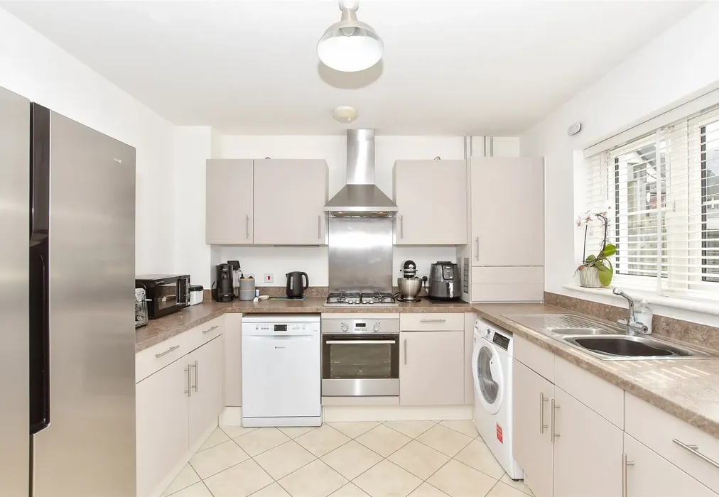 Kitchen - Ryeland Way, Ashford, Kent - Wards of Kent