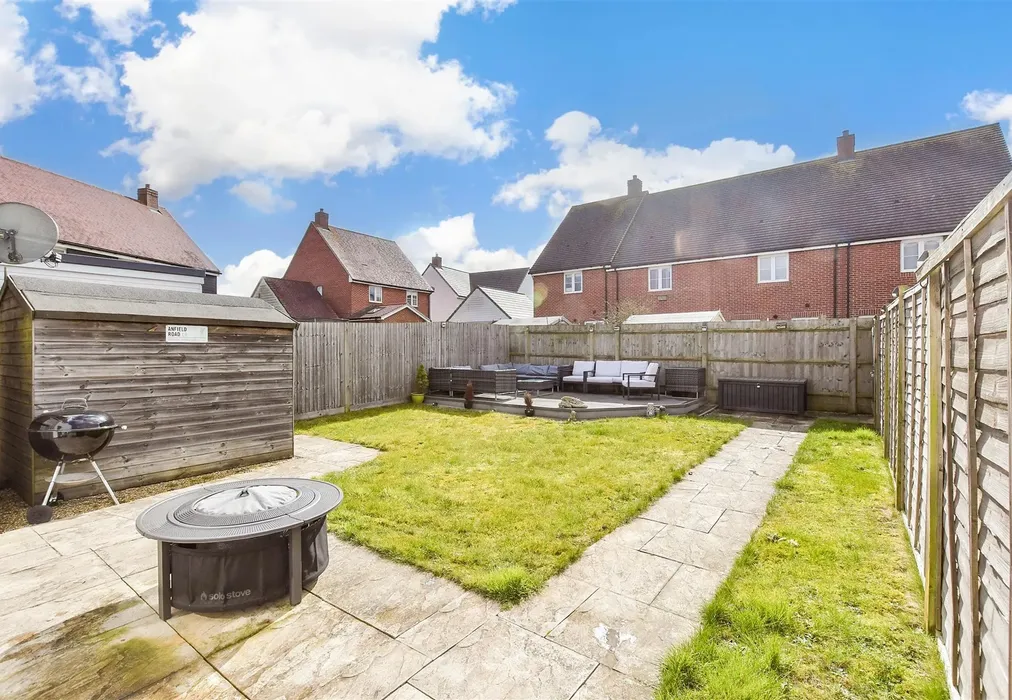Rear Garden - Ryeland Way, Ashford, Kent - Wards of Kent