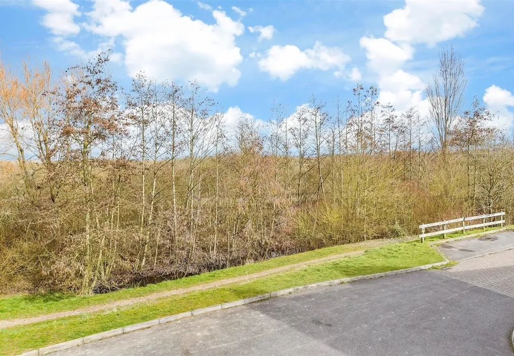 Views To Front - Ryeland Way, Ashford, Kent - Wards of Kent
