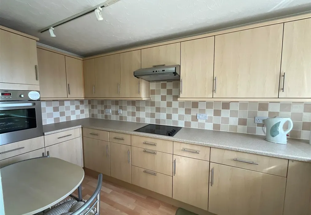 Kitchen - Beach Avenue, Birchington, Kent - Wards of Kent