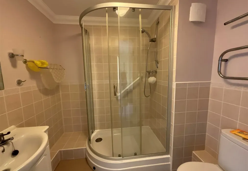 Shower Room - Beach Avenue, Birchington, Kent - Wards of Kent