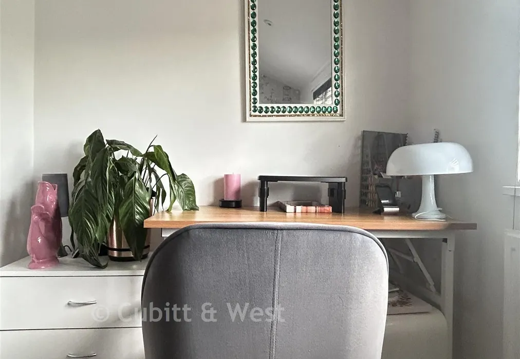 Dressing Room Lifestyle - Ryde Lands, Cranleigh, Surrey - Wards of Kent