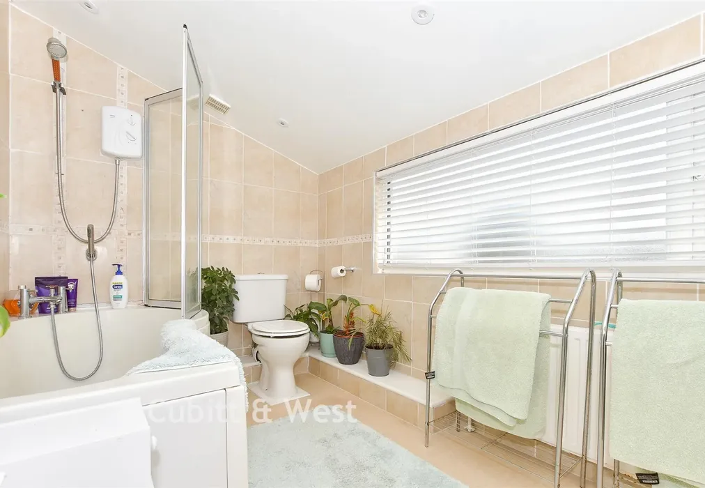Bathroom - Ryde Lands, Cranleigh, Surrey - Wards of Kent
