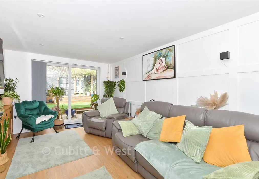 Lounge - Ryde Lands, Cranleigh, Surrey - Wards of Kent