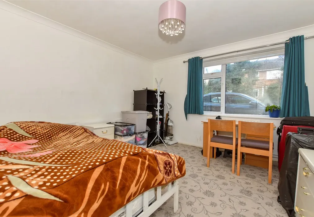Bedroom 1 - Tonbridge Road, Maidstone, Kent - Wards of Kent