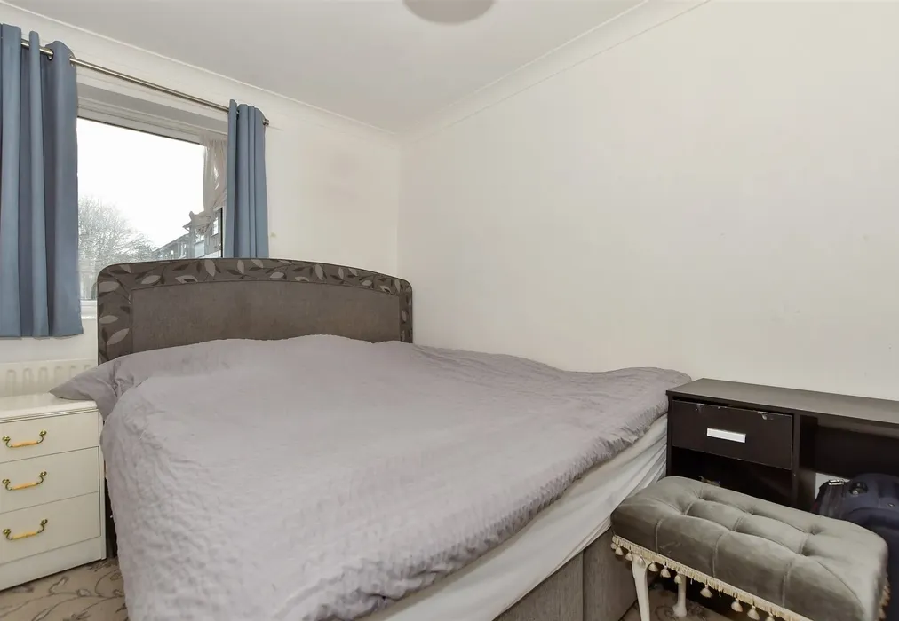 Bedroom 2 - Tonbridge Road, Maidstone, Kent - Wards of Kent