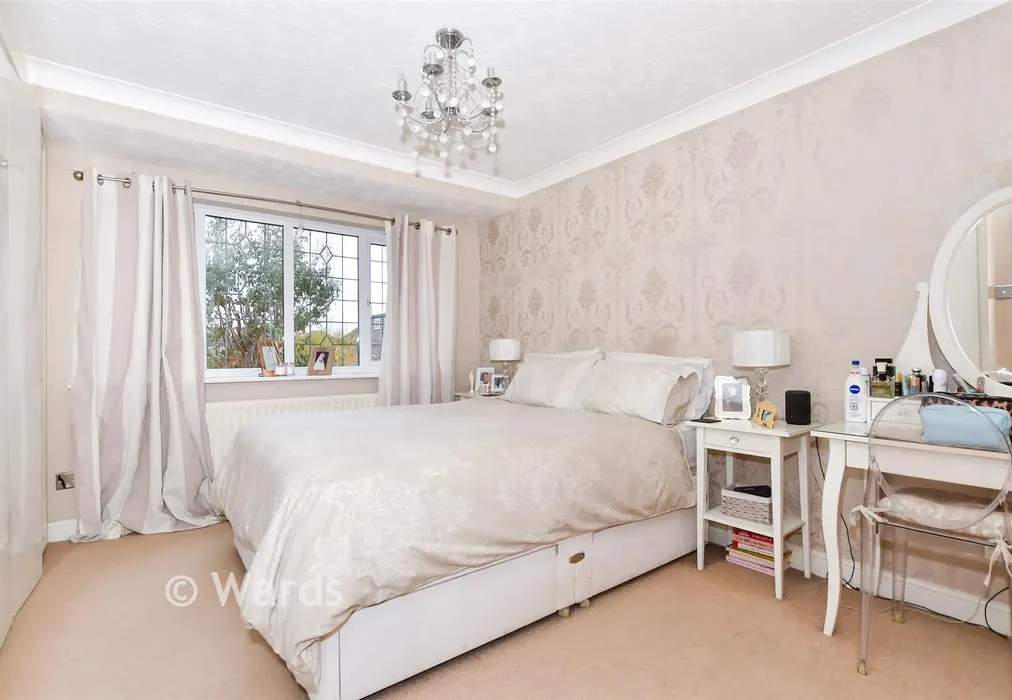 Bedroom 1 - Chatfield Way, Bradbourne Fields, East Malling, Kent - Wards of Kent