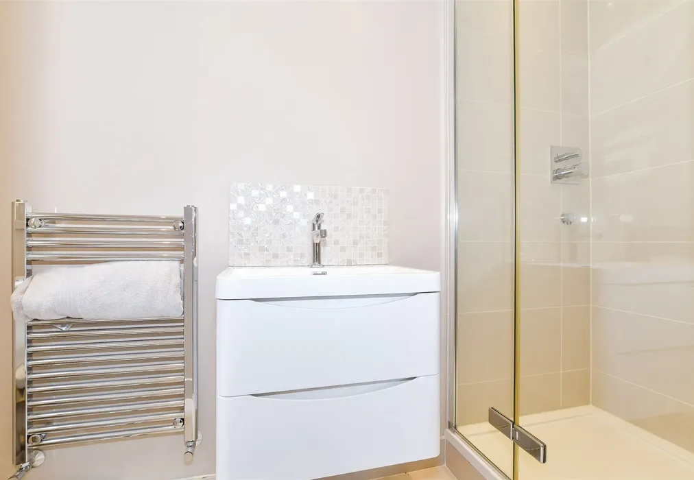 En-Suite Shower Room - Chatfield Way, Bradbourne Fields, East Malling, Kent - Wards of Kent