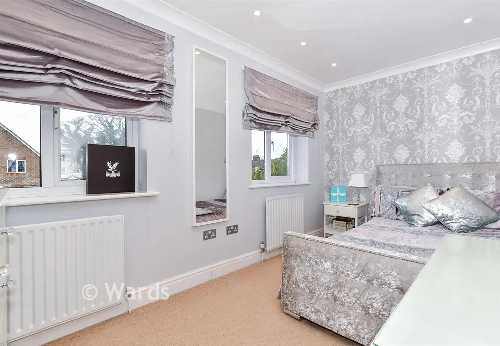 Bedroom 3 - Chatfield Way, Bradbourne Fields, East Malling, Kent - Wards of Kent
