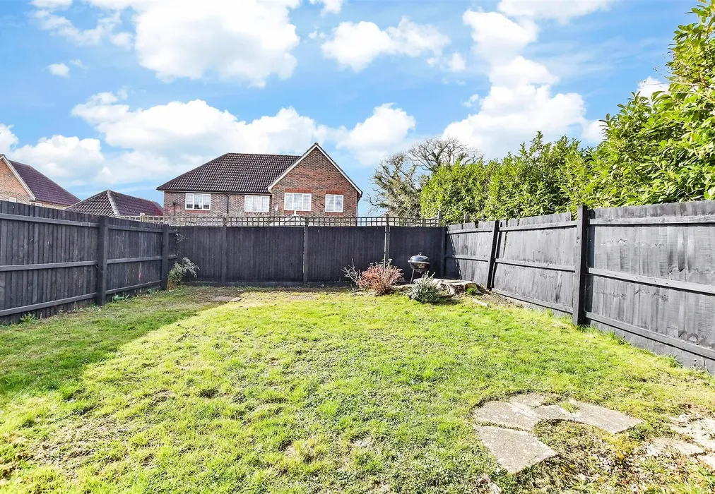 Rear Garden - Chatfield Way, Bradbourne Fields, East Malling, Kent - Wards of Kent