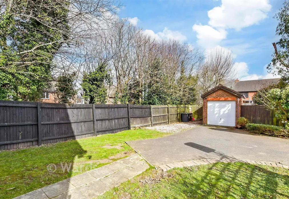 Driveway/Parking - Chatfield Way, Bradbourne Fields, East Malling, Kent - Wards of Kent