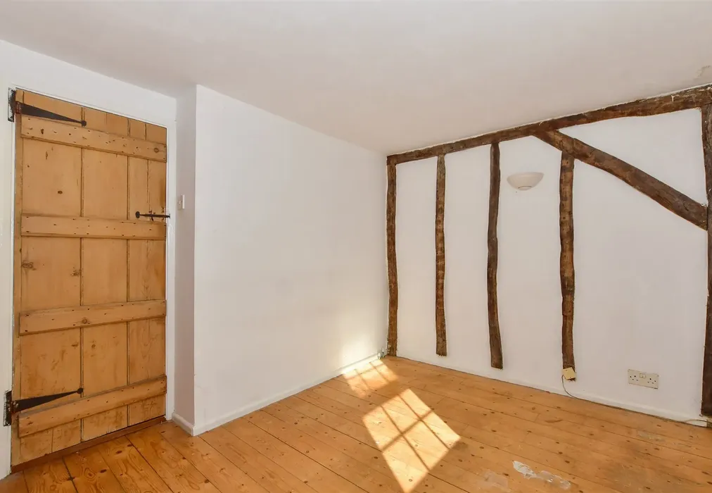 Bedroom 1 - North Street, Sutton Valence, Kent - Wards of Kent
