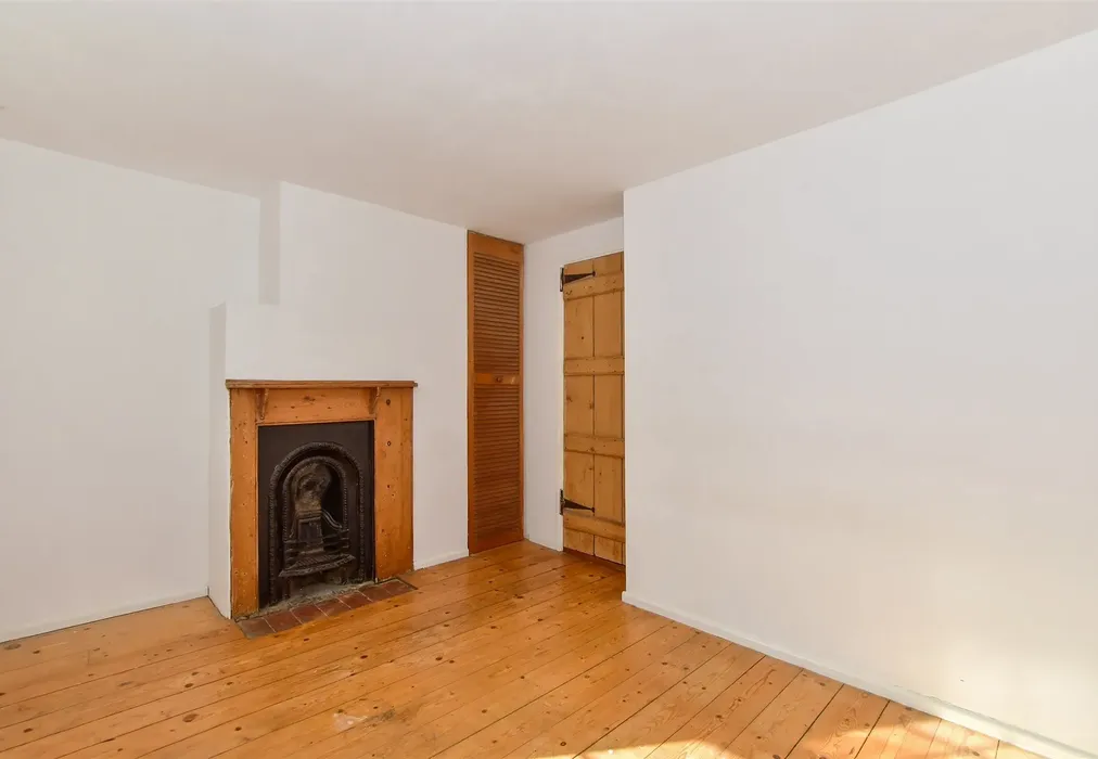 Bedroom 1 - North Street, Sutton Valence, Kent - Wards of Kent