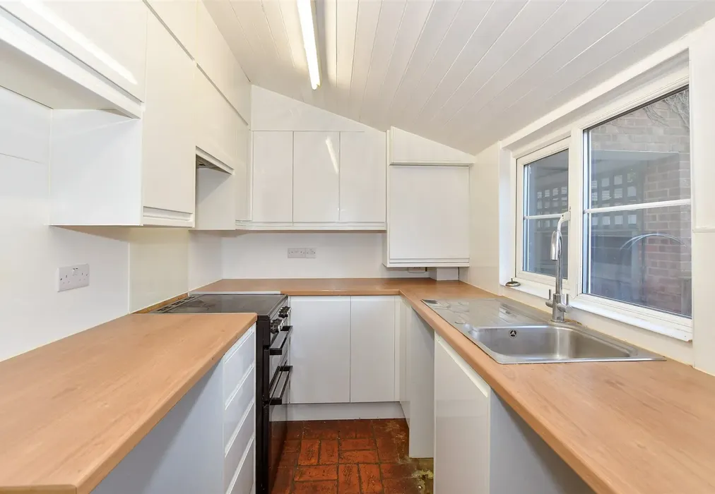 Kitchen - North Street, Sutton Valence, Kent - Wards of Kent