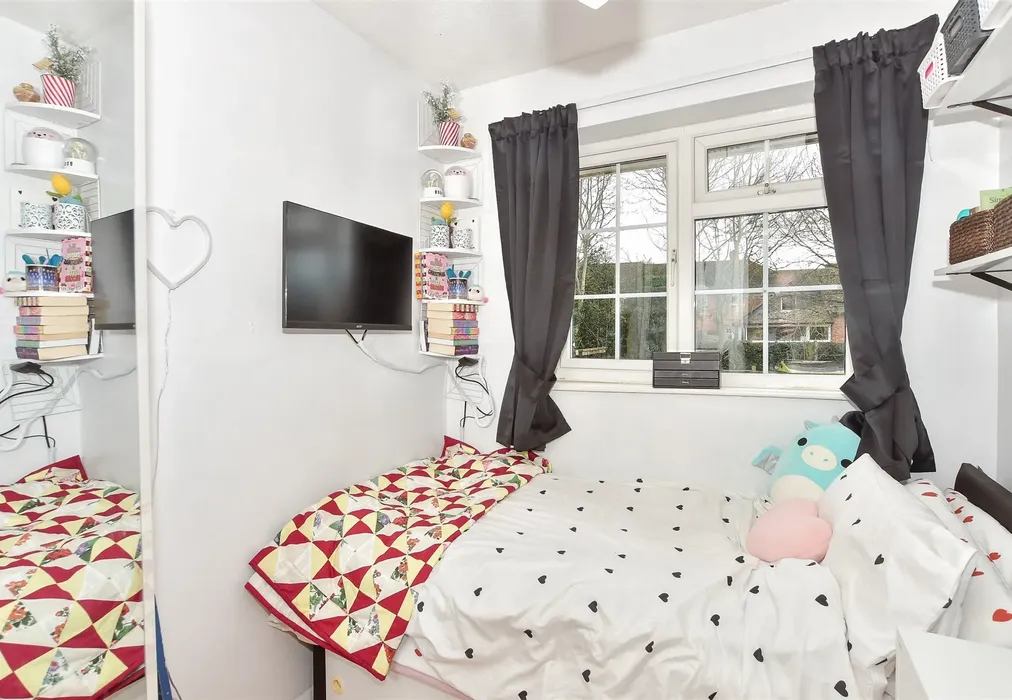 Bedroom 3 - Hunters Way, Uckfield, East Sussex - Wards of Kent