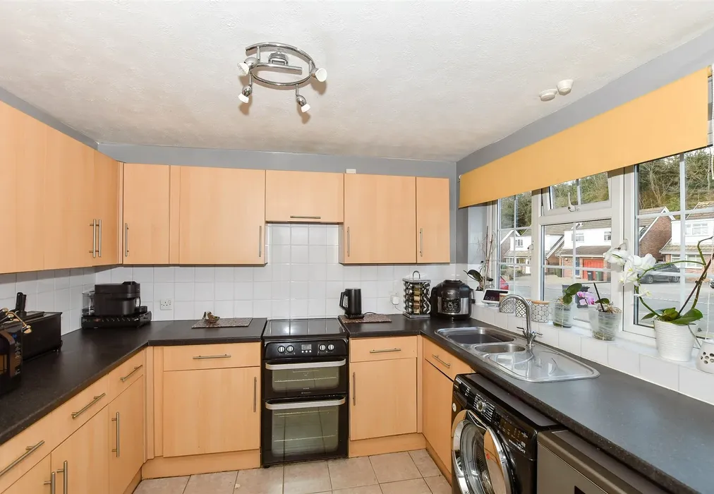 Kitchen - Hunters Way, Uckfield, East Sussex - Wards of Kent
