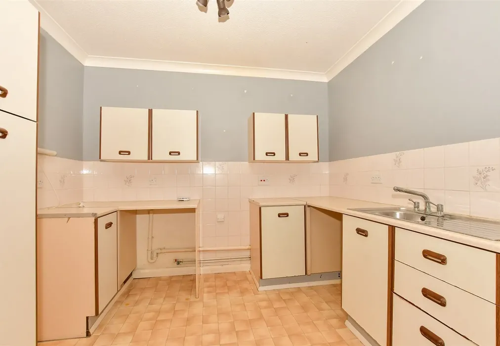 Kitchen - Sutherland Drive, Birchington, Kent - Wards of Kent
