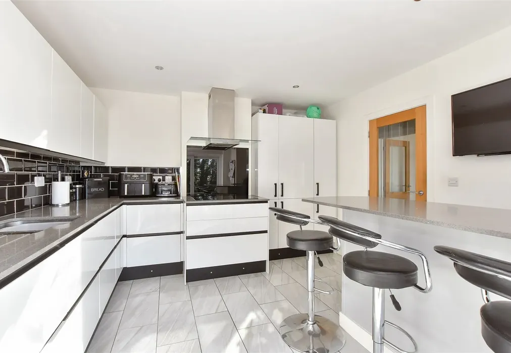 Kitchen/Dining Room - Gills Cliff Road, Ventnor, Isle of Wight - Wards of Kent