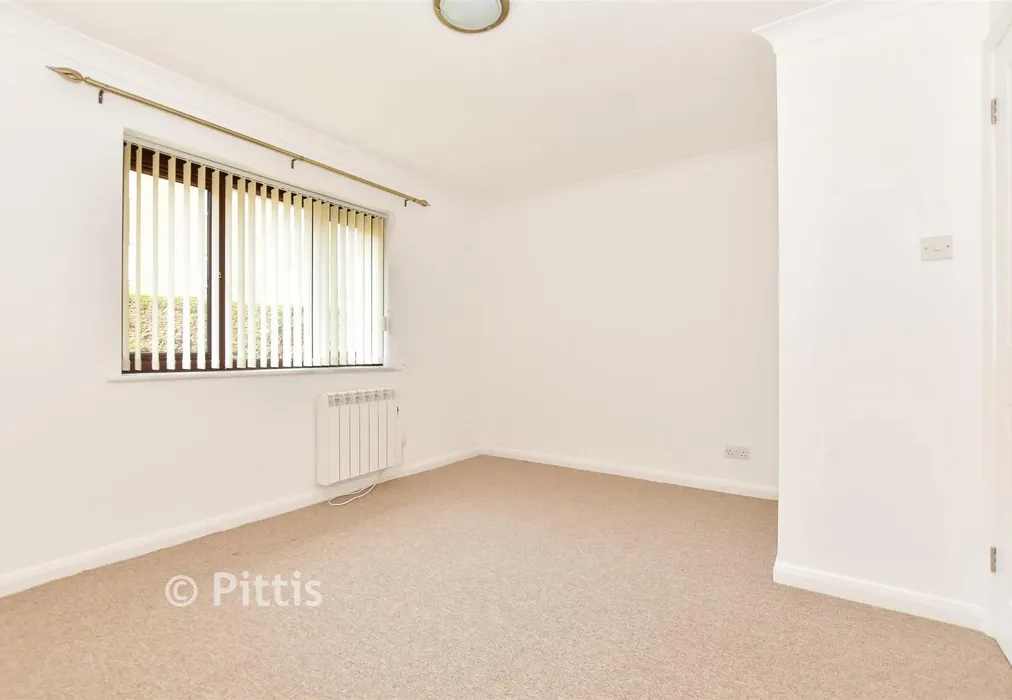 Bedroom 1 - Trafalgar Road, Newport, Isle of Wight - Wards of Kent