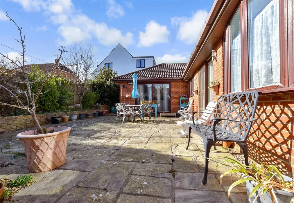 Side Garden - Edward Road, Kingsdown, Deal, Kent - Wards of Kent