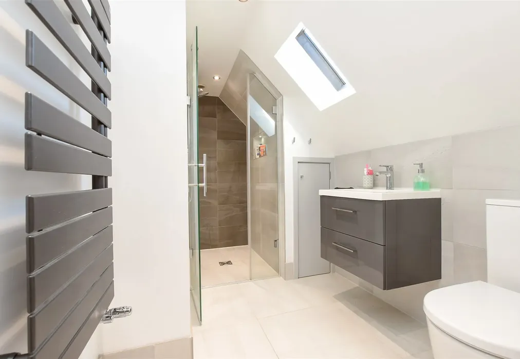 En-Suite Wet Room - Langton Road, Tunbridge Wells, Kent - Wards of Kent