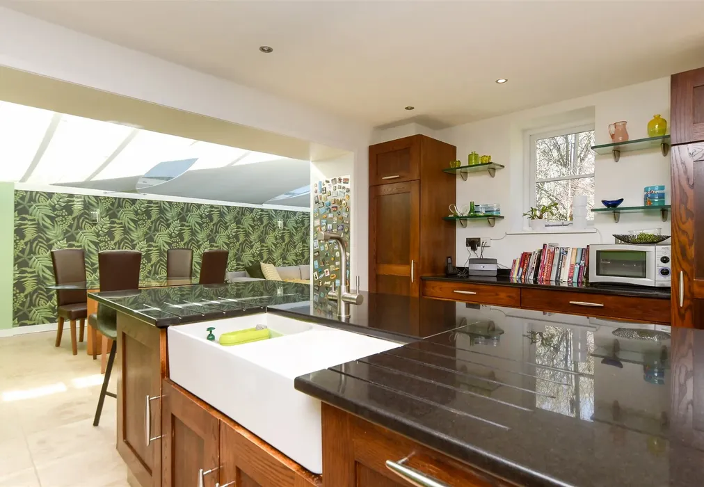 Kitchen - Langton Road, Tunbridge Wells, Kent - Wards of Kent