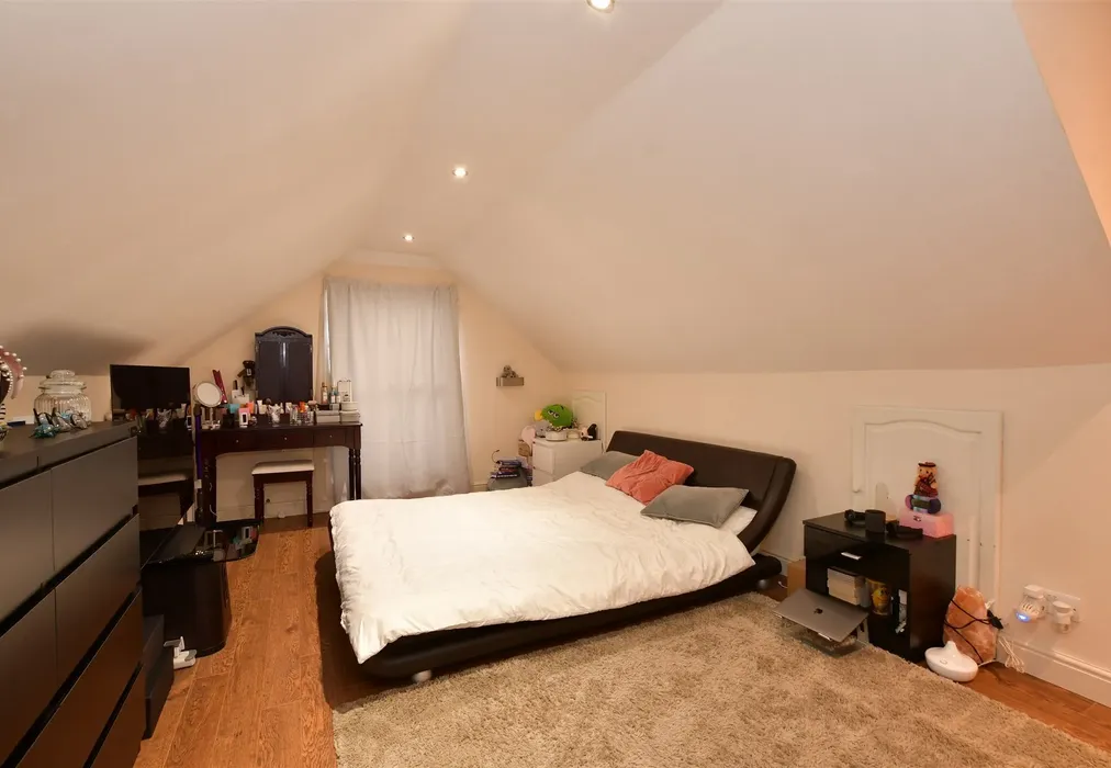 Bedroom 2 - Link Way, Hornchurch, Essex - Wards of Kent