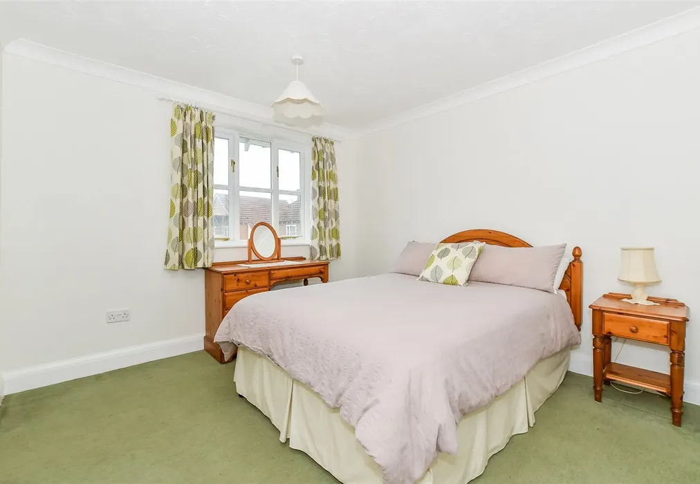 Bedroom 1 - Hop Pocket Close, Sissinghurst, Cranbrook, Kent - Wards of Kent