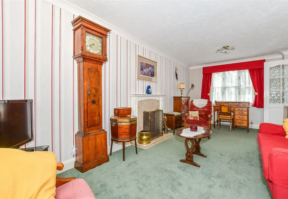 Lounge - Hop Pocket Close, Sissinghurst, Cranbrook, Kent - Wards of Kent