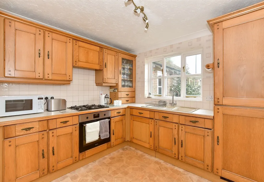 Kitchen - Hop Pocket Close, Sissinghurst, Cranbrook, Kent - Wards of Kent