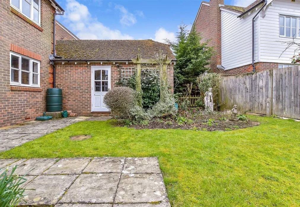 Rear Garden - Hop Pocket Close, Sissinghurst, Cranbrook, Kent - Wards of Kent