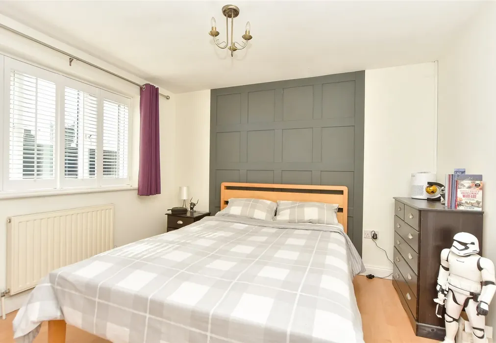 Bedroom 1 - Plough Road, Eastchurch, Sheerness, Kent - Wards of Kent