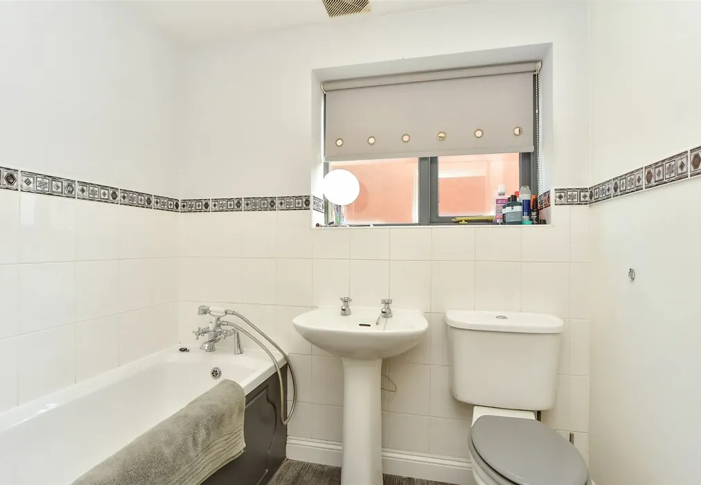 Bathroom - Plough Road, Eastchurch, Sheerness, Kent - Wards of Kent