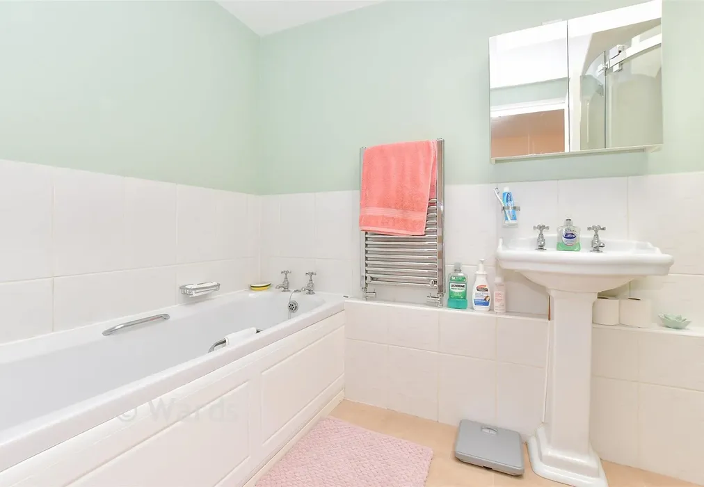 Bathroom - Warehorne Road, Hamstreet, Ashford, Kent - Wards of Kent